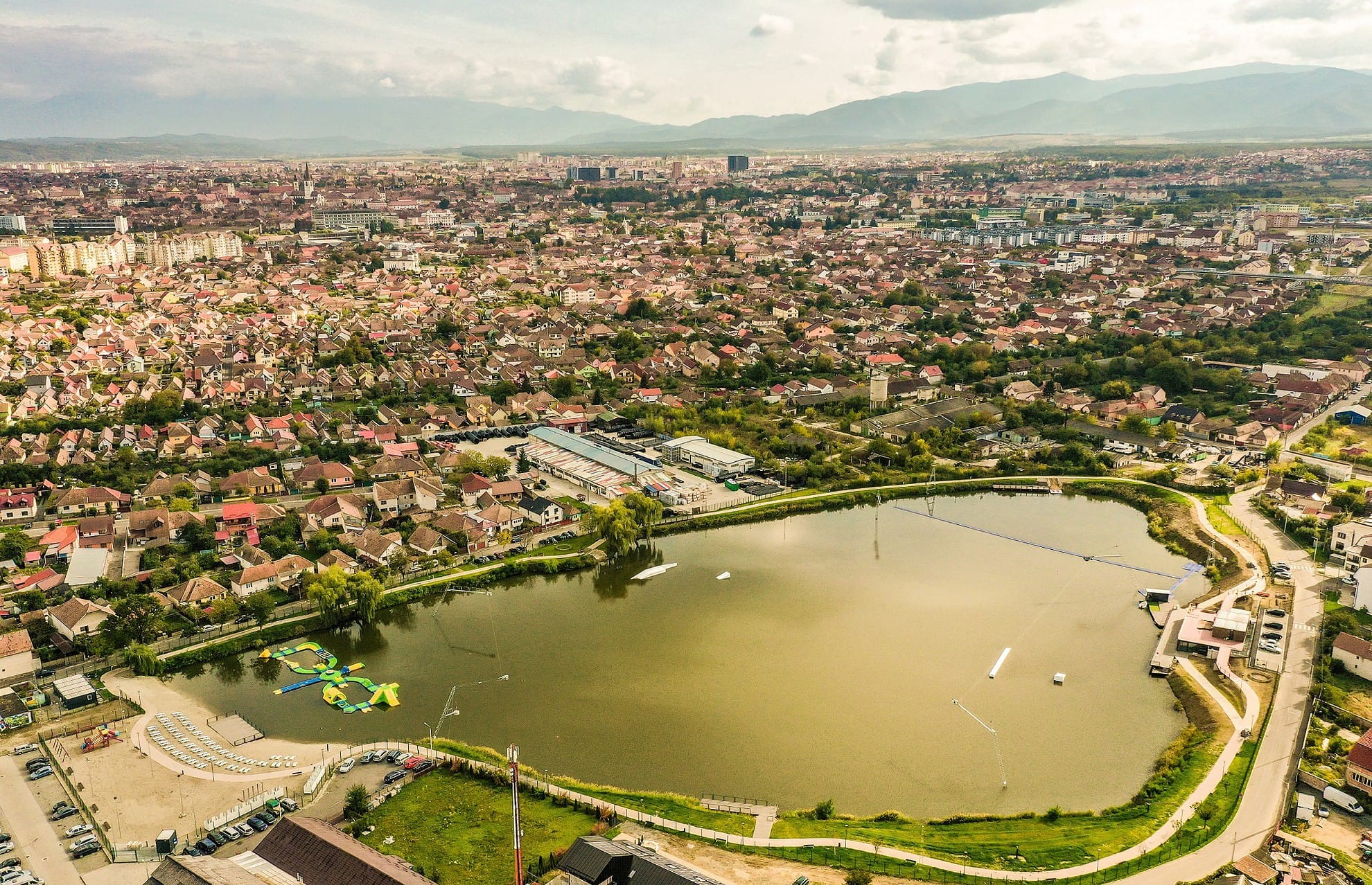 lacul binder din sibiu se redeschide începând de sâmbătă - de la 1 iunie se deschide plaja cu șezlonguri