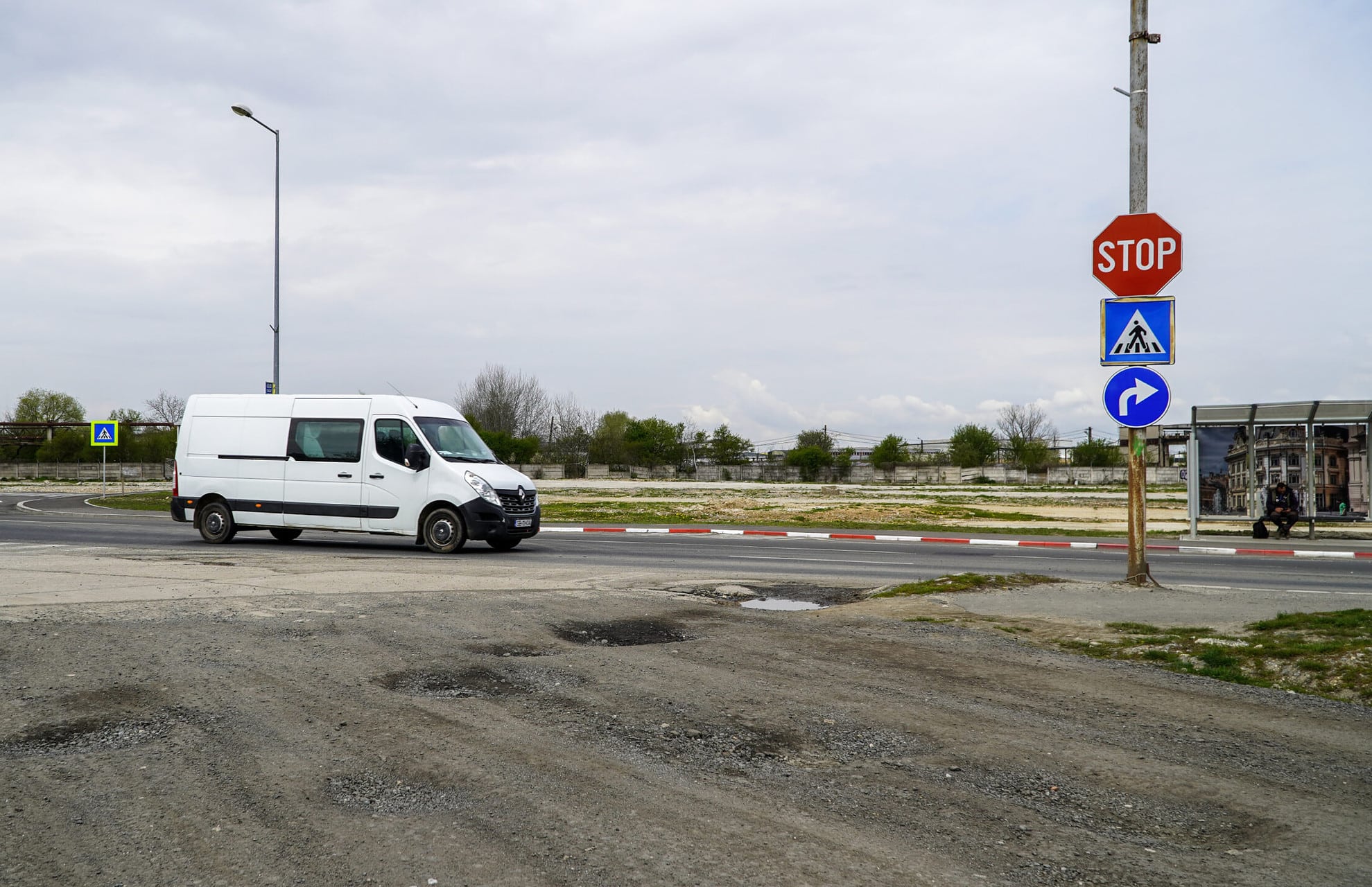 Acces ca în Evul Mediu pentru sute de locuitori din ansamblul ”Henri Coandă” – Locatarii acuză Primăria Sibiu că ”de doi ani nu face nimic”