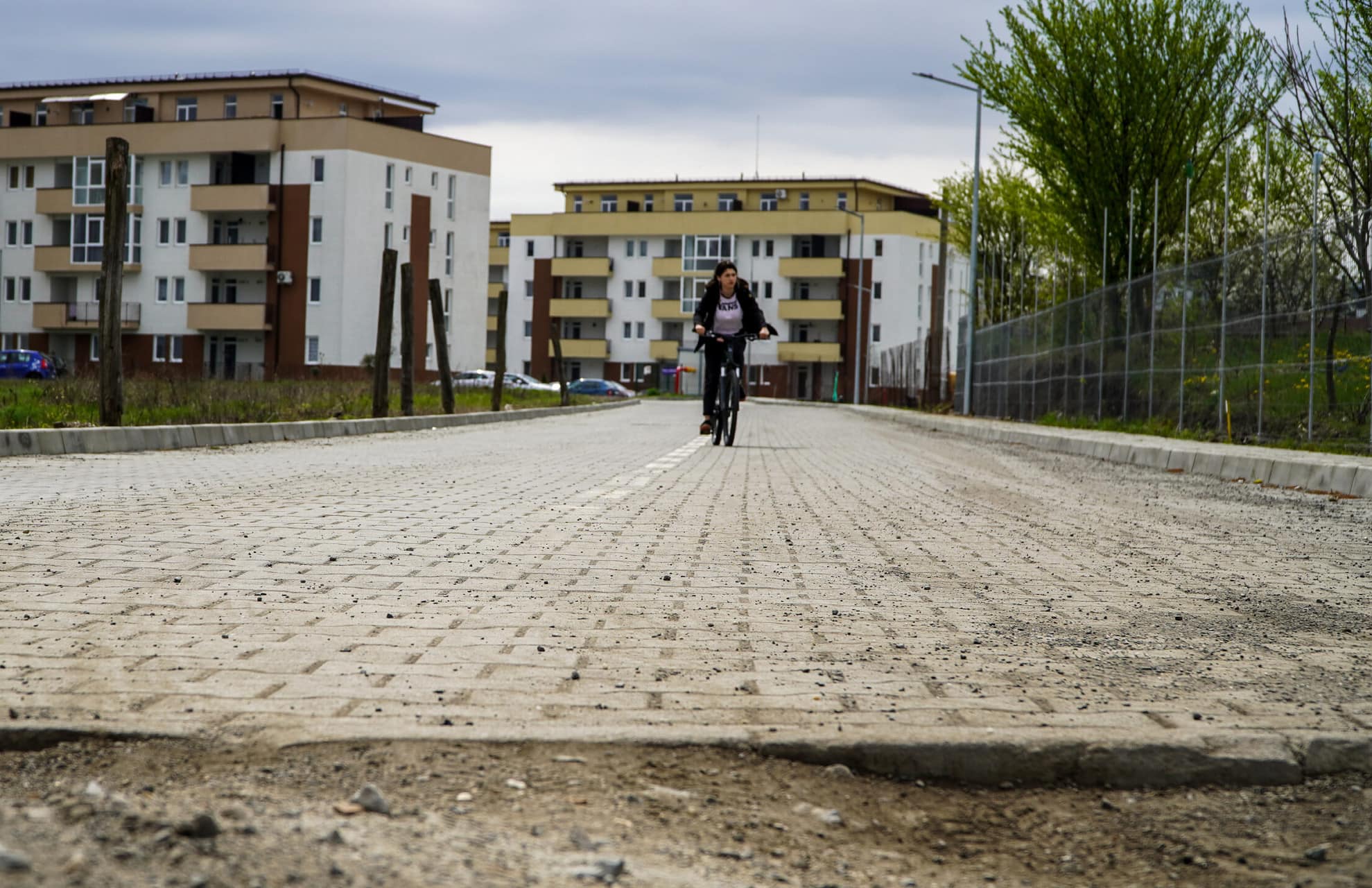 Acces ca în Evul Mediu pentru sute de locuitori din ansamblul ”Henri Coandă” – Locatarii acuză Primăria Sibiu că ”de doi ani nu face nimic”