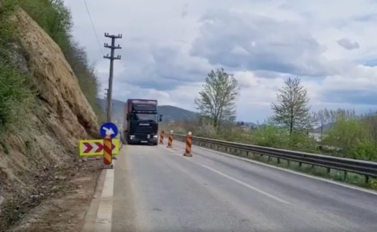 s-a reluat circulația pe valea oltului la călimănești - trafic îngreunat, coloană de cinci kilometri