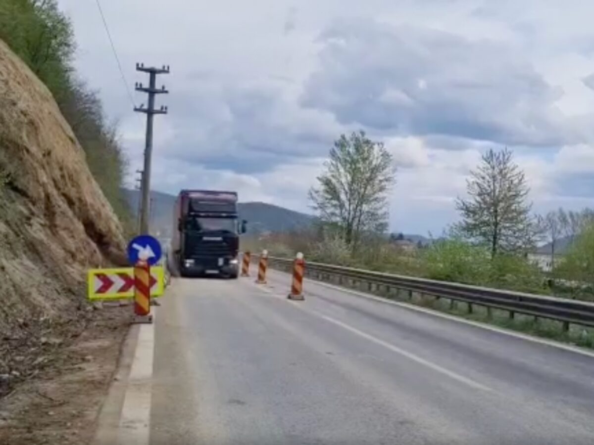 s-a reluat circulația pe valea oltului la călimănești - trafic îngreunat, coloană de cinci kilometri