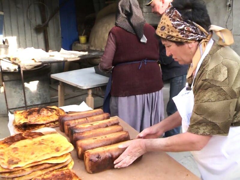 Cozonacii tradiționali rezistă la Sibiu în fața trend-ului celor cu fistic. Cofetarii dezvăluie motivele pentru care cei clasici sunt totuși preferați