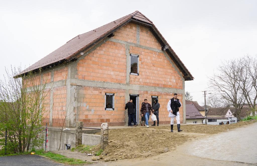 Echipa Galbenă a împărțit pachete cu alimente pentru zeci de familii din Terezian și Turnișor