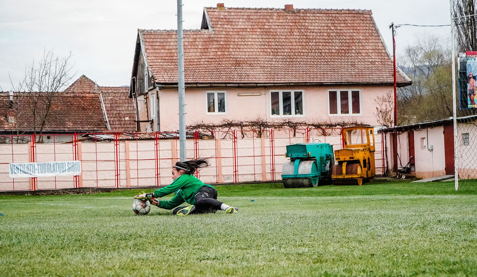 academia de fotbal măgura și școala sportivă șoimii înființează grupe de fetițe și junioare la fotbal - parteneriat cu liceul miu cisnădie