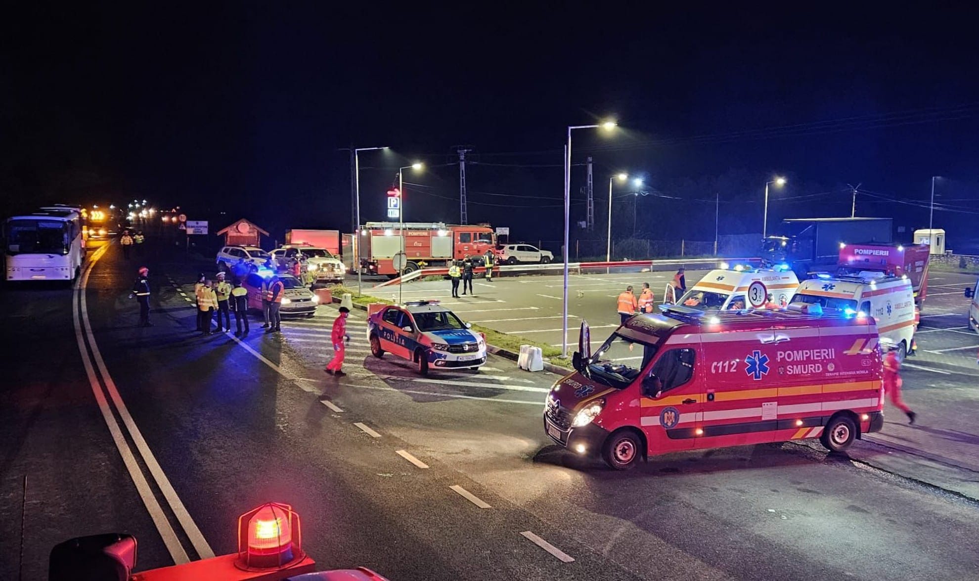 update foto: accident cu două autocare la hula bradului - nouăzeci de copii implicați - s-a activat planul roșu de intervenție