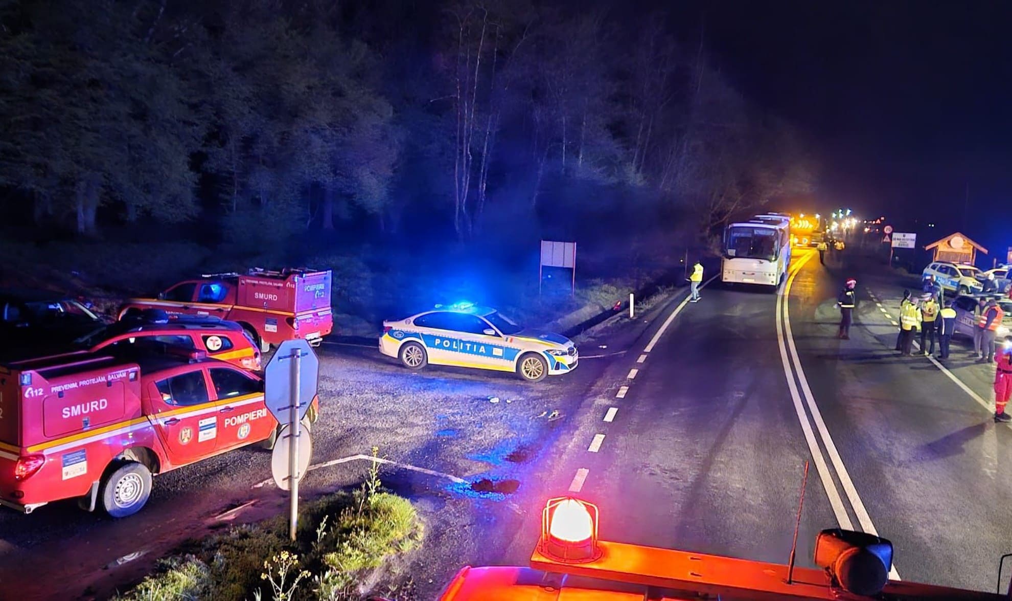 update foto: accident cu două autocare la hula bradului - nouăzeci de copii implicați - s-a activat planul roșu de intervenție