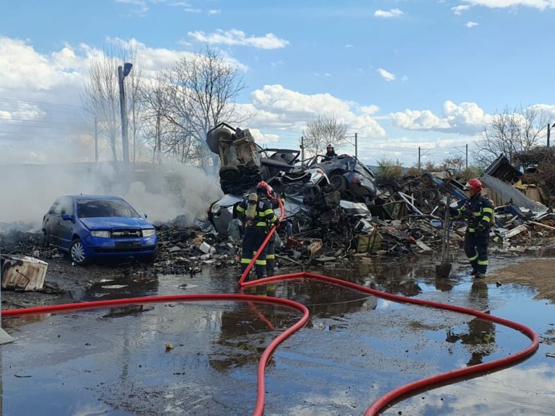 foto incendiu puternic la alba iulia - pericol de explozie - a fost transmis mesaj ro-alert