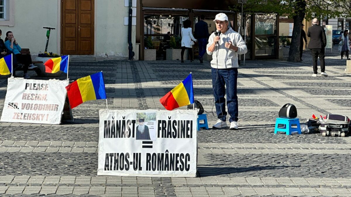 VIDEO Protest religios în Piața Mare din Sibiu - „Vrem biserici ca lăcașuri de cult, nu ca muzee!”