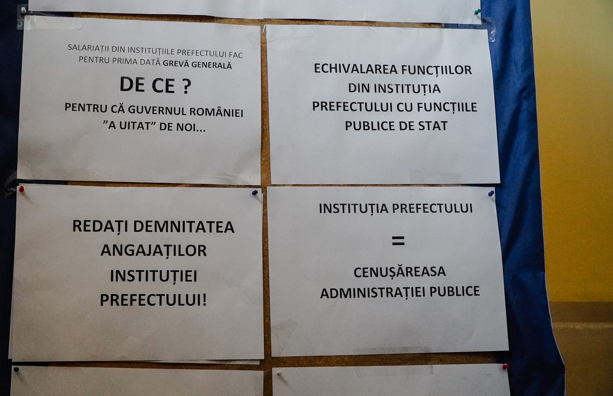 foto prefectura sibiu ”paralizată” de o grevă pe perioadă nedeterminată - angajații cer salarii mai mari