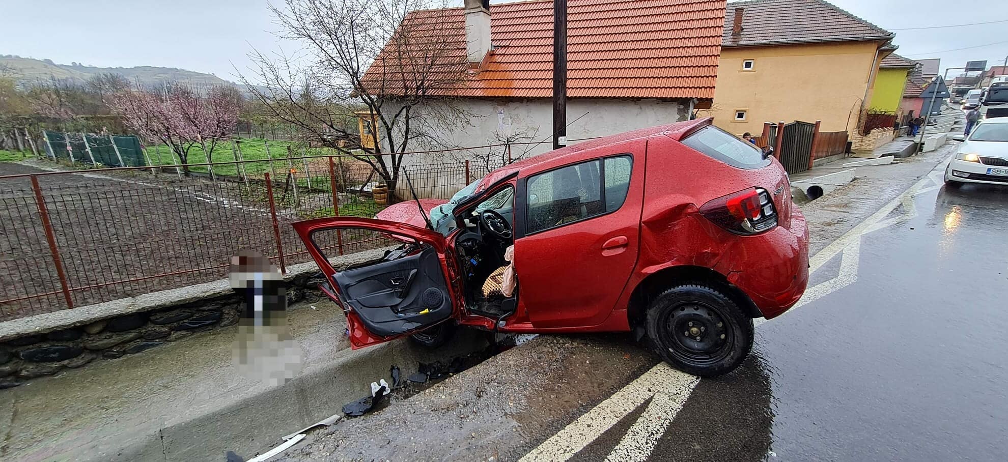 VIDEO FOTO: Accident grav la Șeica Mare - Șofer de 77 de ani, dus în comă la spital