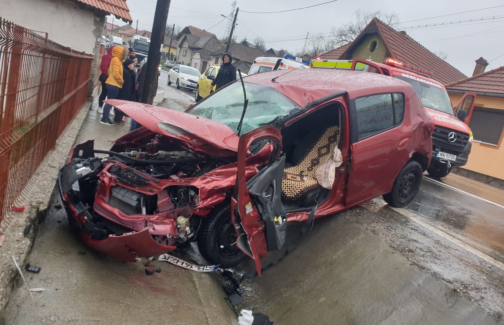 VIDEO FOTO: Accident grav la Șeica Mare - Șofer de 77 de ani, dus în comă la spital