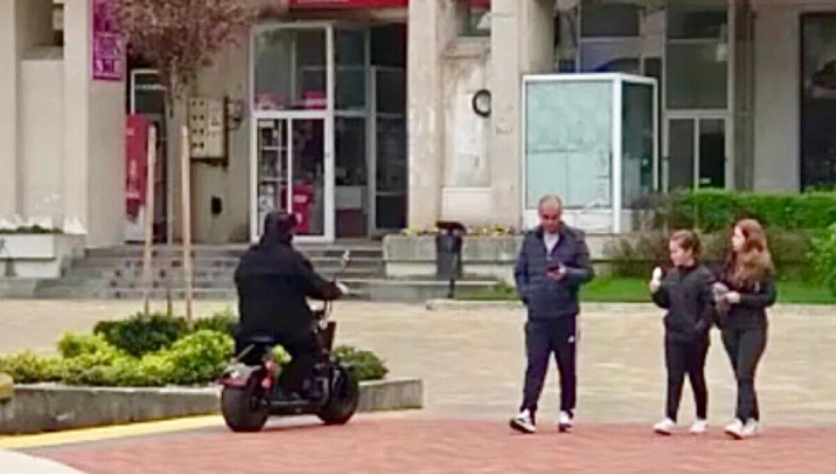 sibian amendat usturător pentru că s-a plimbat cu scuterul în centrul piteștiului