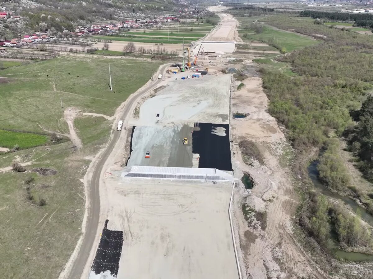 imagini de pe tronsonul 5 al autostrăzii sibiu - pitești: proiectul cuprinde 13 poduri și un viaduct