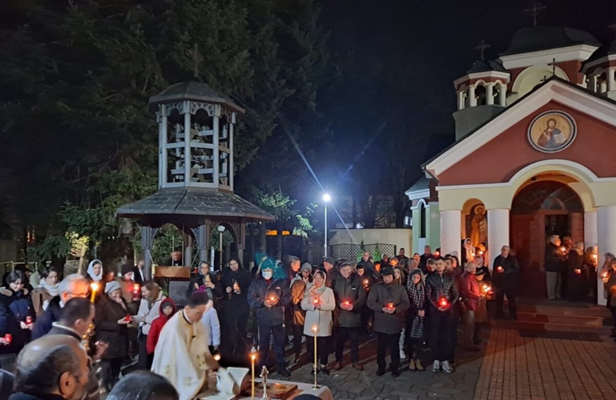 foto: slujbă de înviere la spitalul militar - medicii și pacienții au primit lumina sfântă  