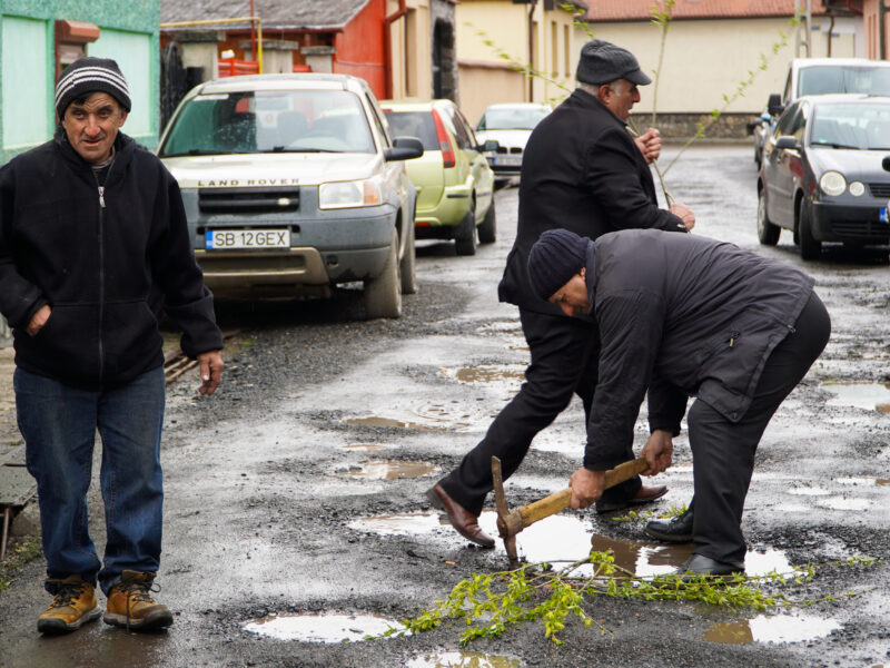 primăria despre cea mai ”ciuruită” stradă cu gropi din sibiu - ”va fi modernizată. până atunci va fi întreținută prin balastare”