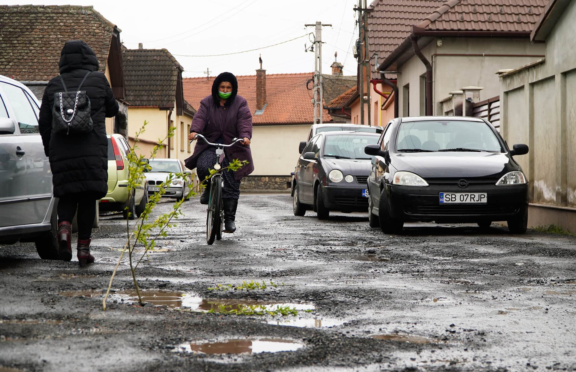 Primăria despre cea mai ”ciuruită” stradă cu gropi din Sibiu - ”Va fi modernizată. Până atunci va fi întreținută prin balastare”