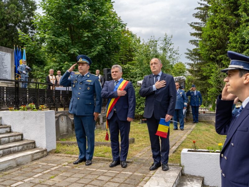 foto ceremonialuri militare și religioase dedicate zilei eroilor la mediaș