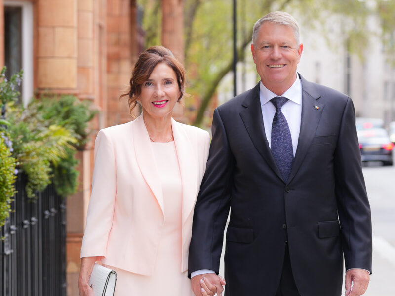 Klaus și Carmen Iohannis, fotografie oficială la ceremonia de încoronare a Regelui Charles