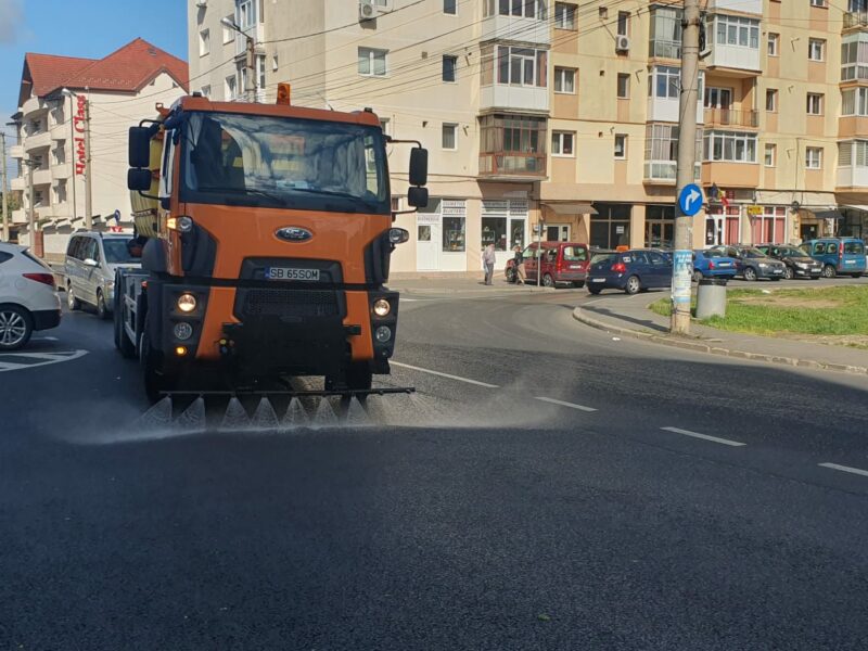 Reportaj din mașina de spălat străzile a SOMA: Ce trebuie să știe sibienii