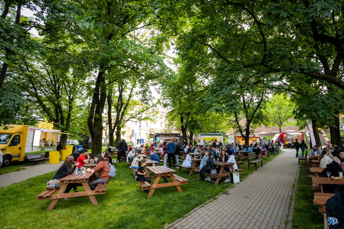 încă două zile de distracție la cel mai îndrăgit street food festival din sibiu - vino îi așteaptă pe sibieni în parcul tineretului