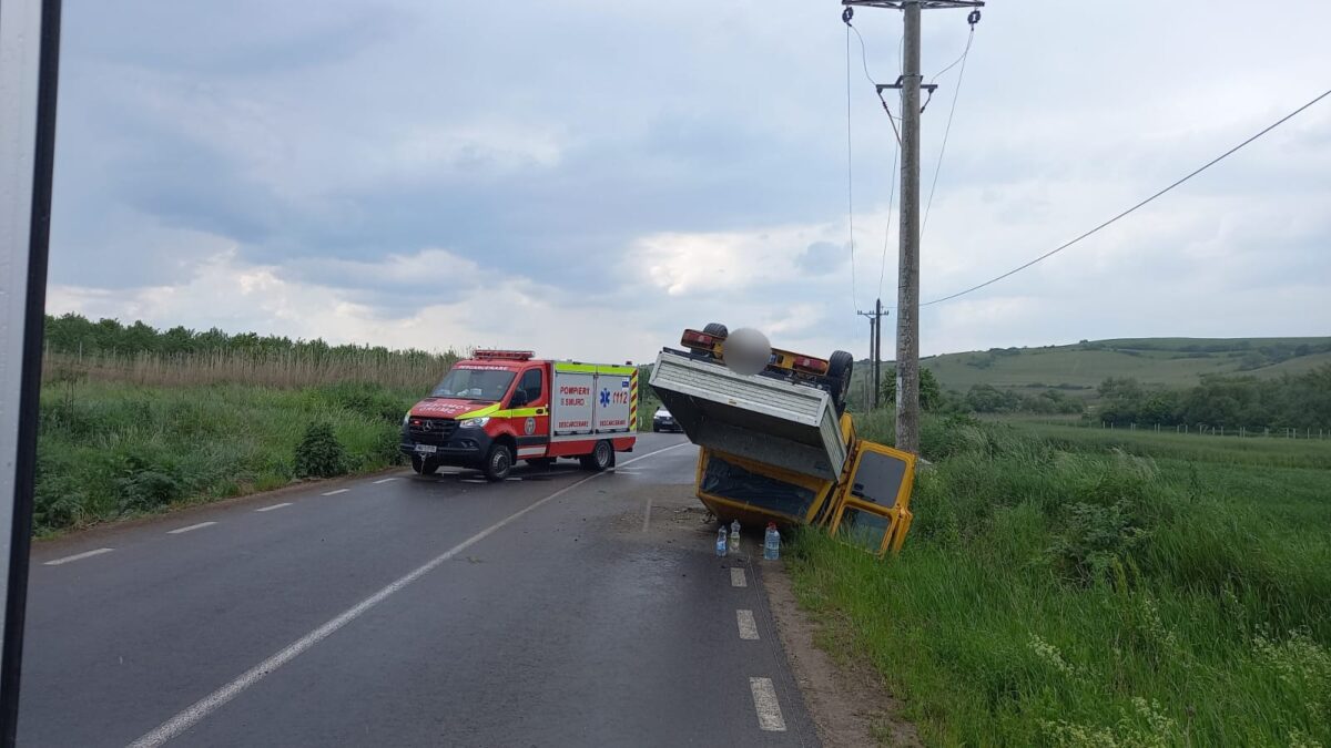 FOTO Accident grav în apropiere se Slimnic - Șase bărbați cetățeni străini, răniți și duși la spital