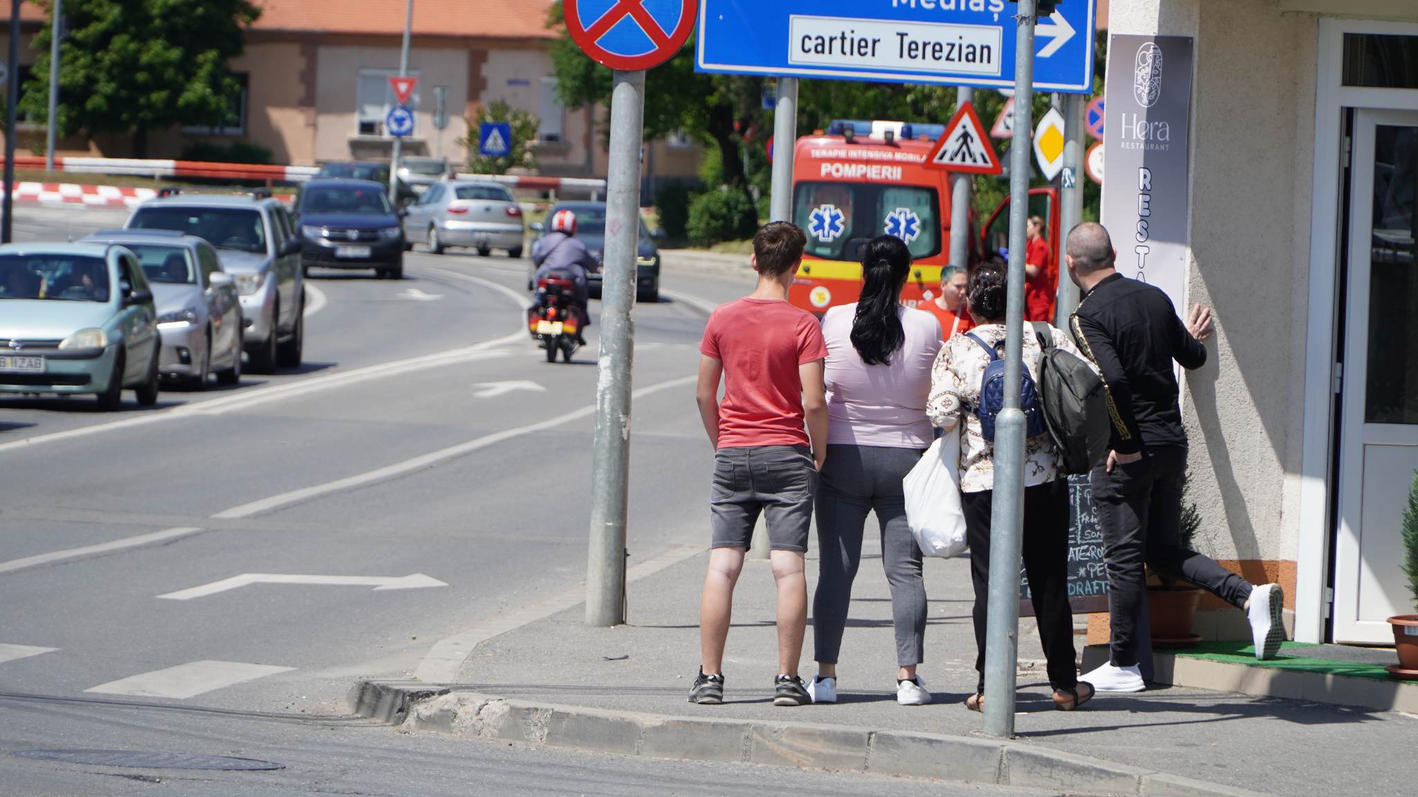 VIDEO FOTO: Scuter lovit de o mașină pe strada Reconstrucției - Un bărbat a fost rănit