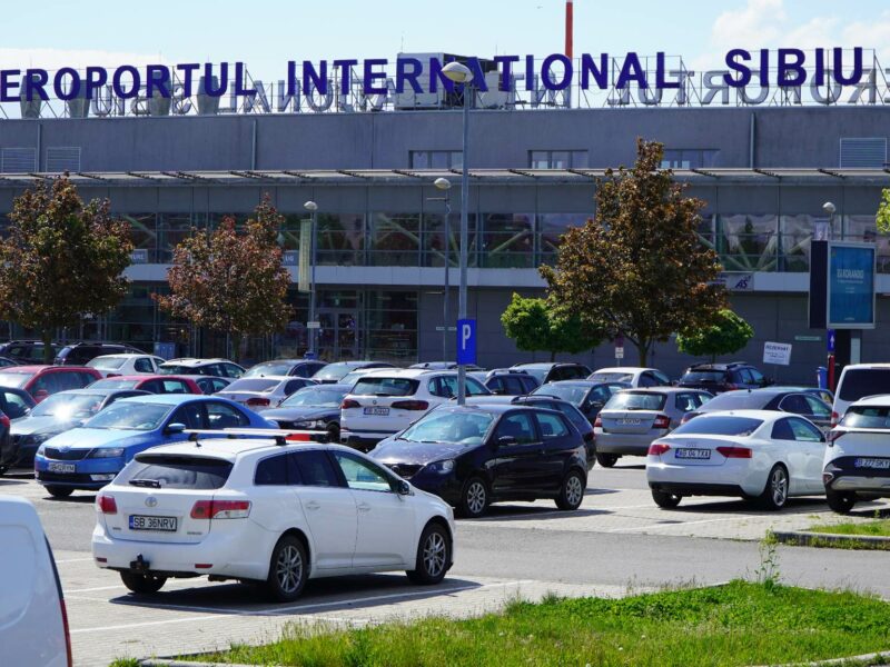 două avioane, care nu au putut ateriza pe aeroportul din cluj-napoca, trimise la sibiu