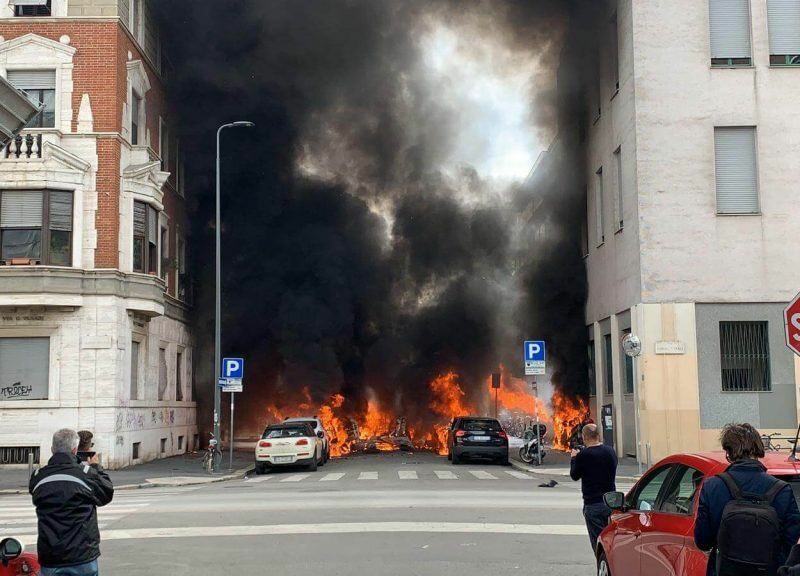 foto video panică în centrul orașului milano - explozii la multe mașini care au luat foc