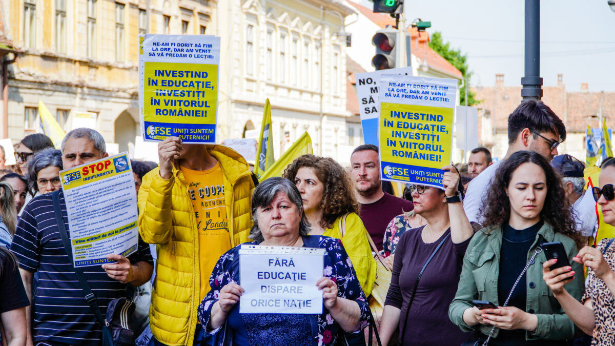 peste jumătate din profesorii din sibiu au fost în grevă luni – de marți, toată lumea revine în școli