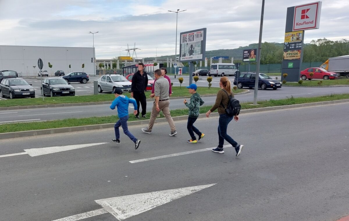 foto: un consilier local propune amenajarea unei treceri de pietoni în zona hornbach - „oamenii trec la risc peste cele patru benzi”