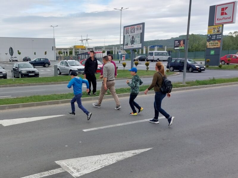 foto: un consilier local propune amenajarea unei treceri de pietoni în zona hornbach - „oamenii trec la risc peste cele patru benzi”