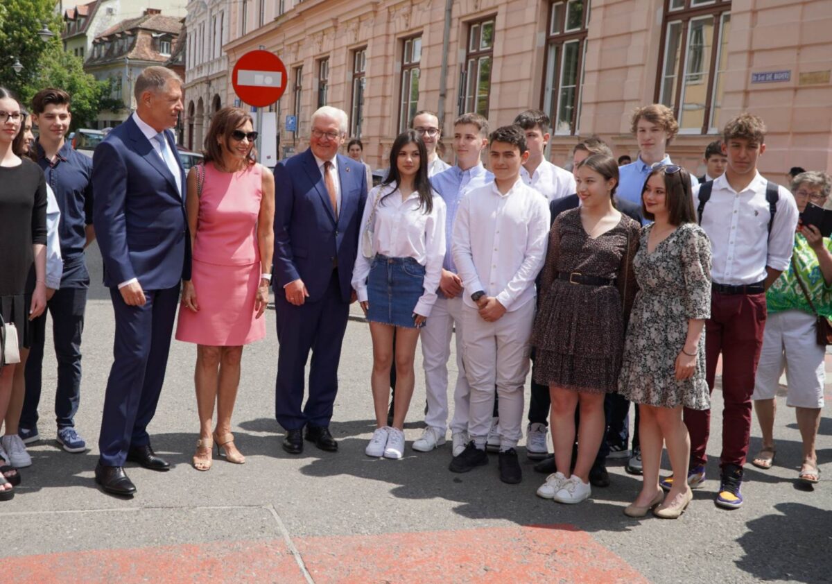 ce salariu are carmen iohannis la colegiul național gheorghe lazăr din sibiu