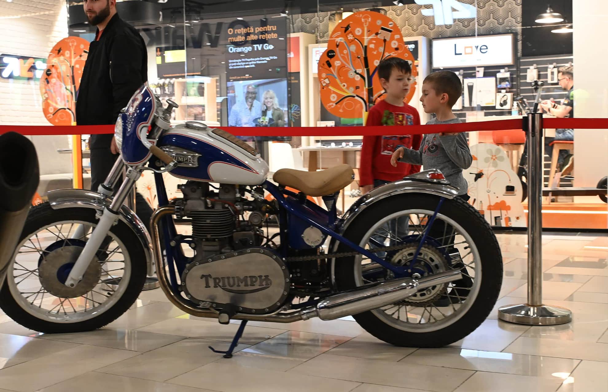 FOTO: Motociclete unice, construite de la zero, expuse în Promenada Mall la Sibiu Bike Show