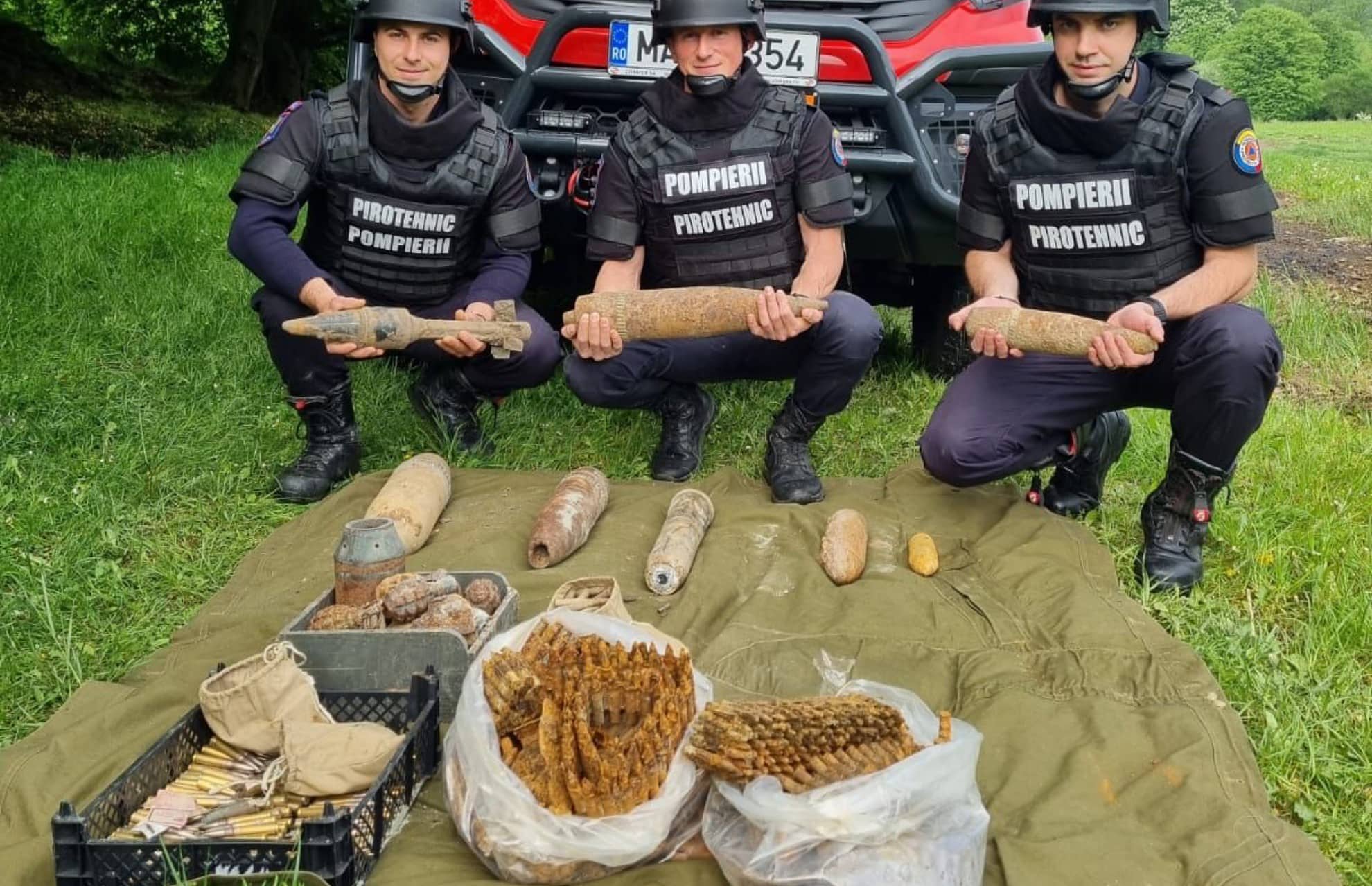 FOTO: Proiectile, grenade și cartușe distruse de echipa pirotehnică în poligonul din Gușterița