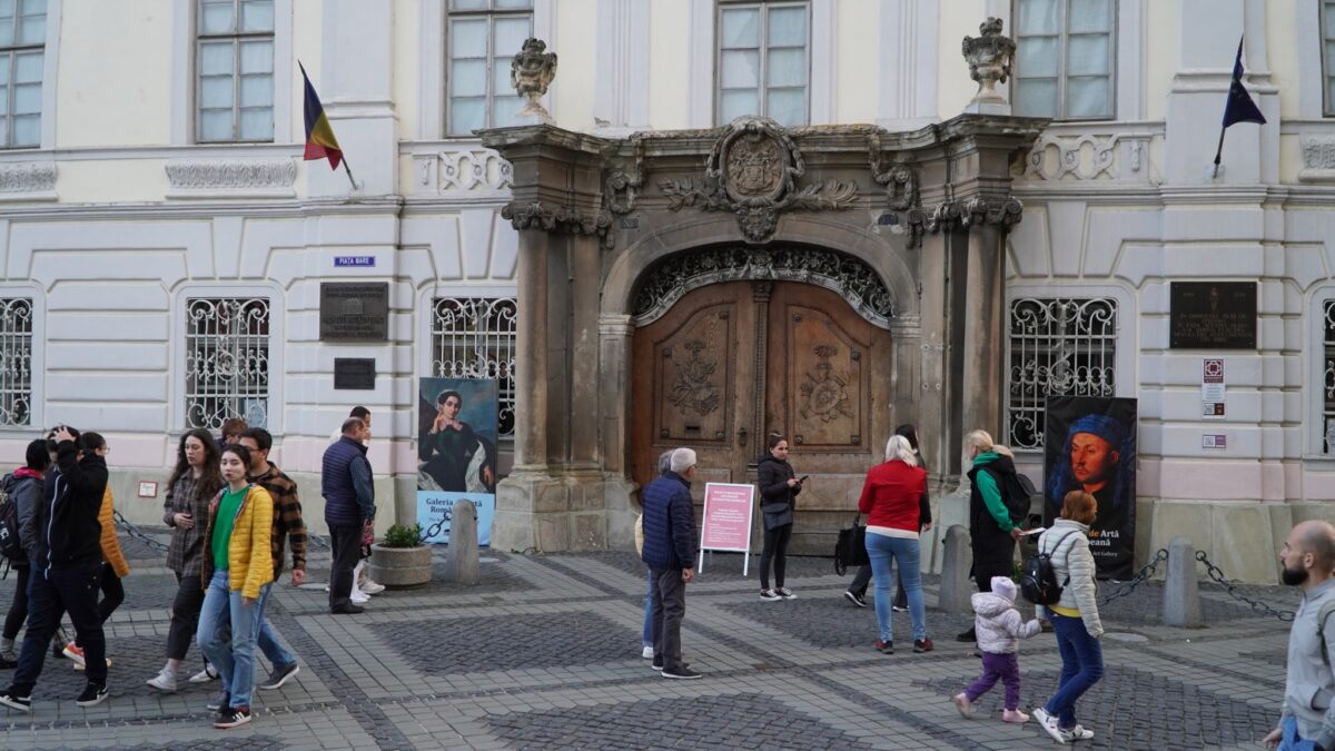 „Legendele Olimpului” și „…skoro damoi!” la Muzeul Brukenthal. Expoziții de grafică italiană și documente istorice la Sibiu