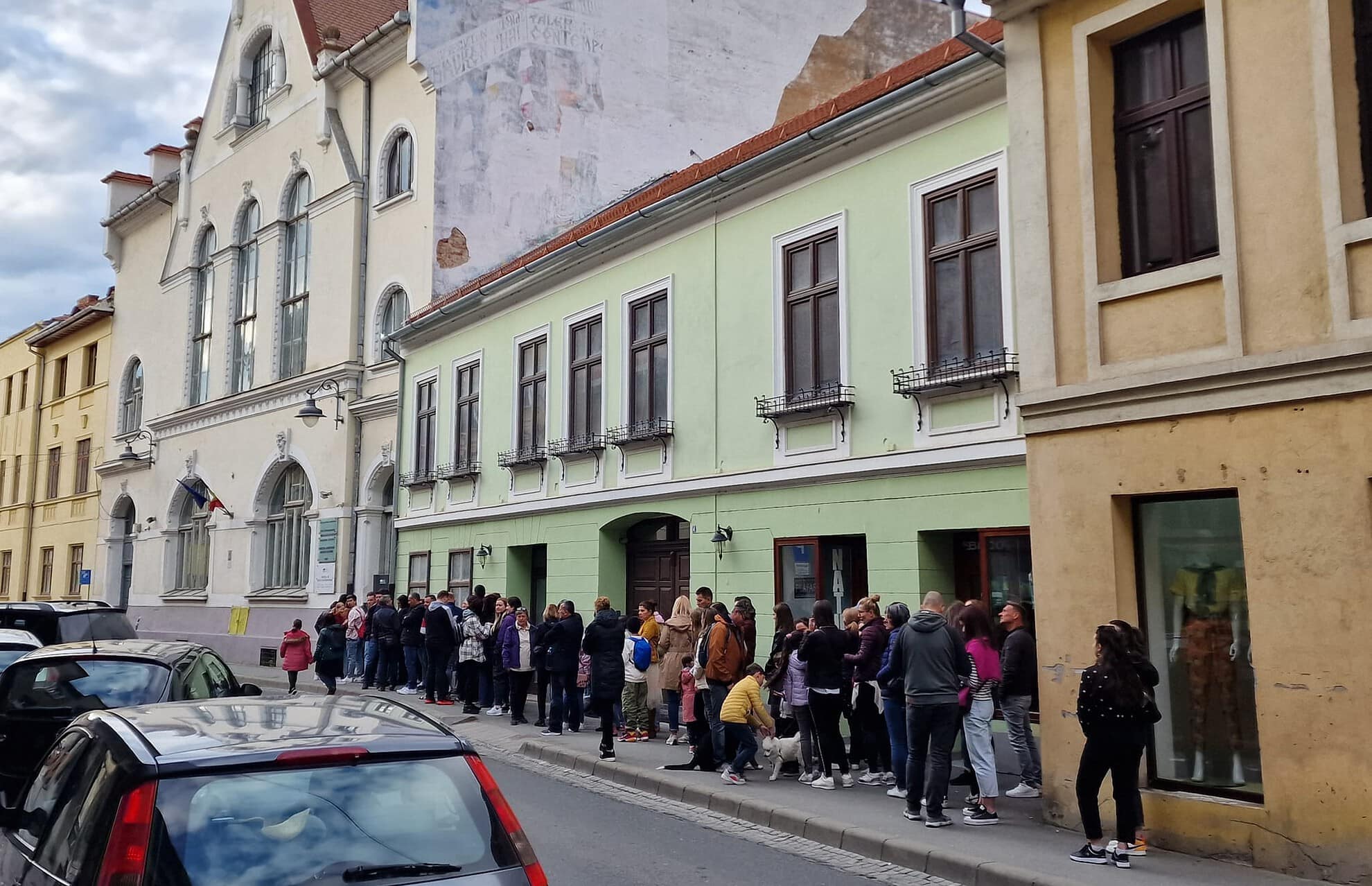 video foto: record de vizitatori de noaptea muzeelor - peste 12.000 de oameni au intrat în sinagoga mare