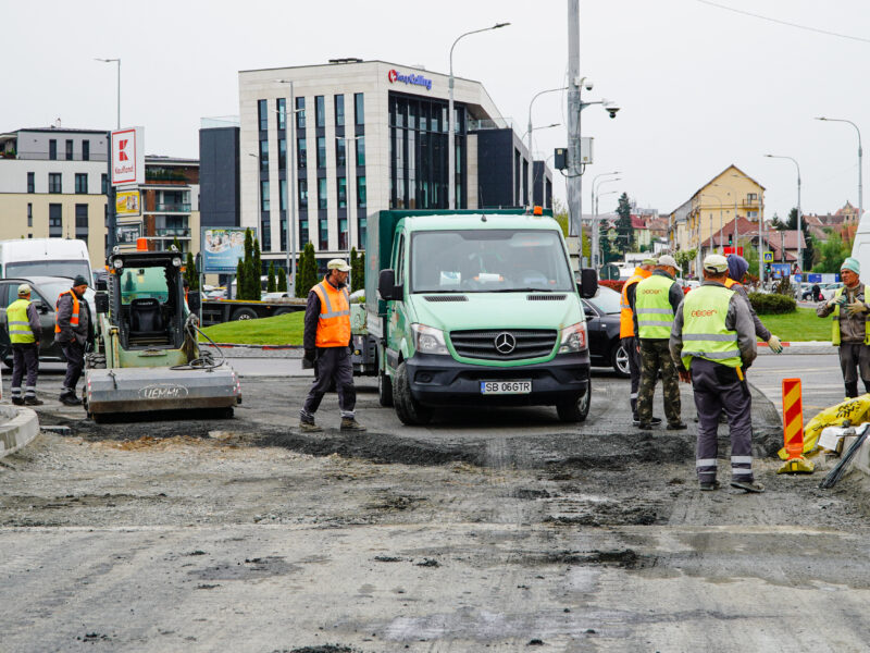 foto podul peste cibin se redeschide la finalul lui mai - traficul auto se mută temporar pe celelalte două benzi