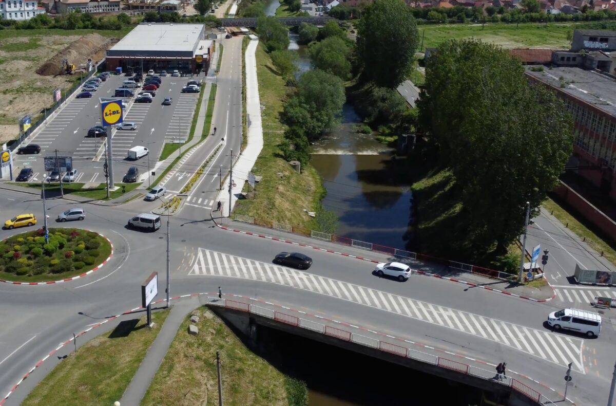 cum vor fi conectate traseele de biciclete de pe malurile cibinului - pista va subtraversa podul libertatea