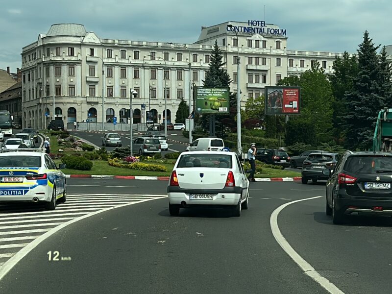 video foto: polițiștii dirijează traficul pe cele mai importante artere din sibiu - drumul, „eliberat” pentru președintele germaniei