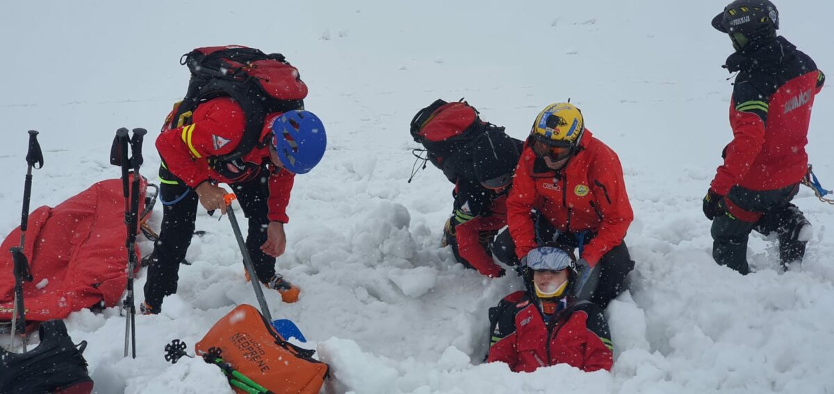 FOTO: Exerciții de pregătire la Bâlea Lac - Salvamontiștii sibieni și-au îmbunătățit tehnicile de salvare din avalanșă