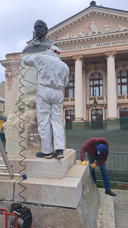 Statuie celebră din Oradea, readusă la viață de restauratori de la muzeul Brukenthal din Sibiu