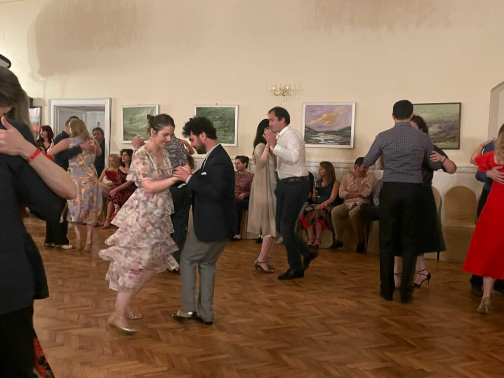 aproape 300 de dansatori de tango, la palatul brukenthal din avrig - trei zile și trei nopți de dans la transilvania tango experience