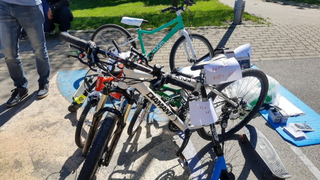 FOTO VIDEO Târg de biciclete, trotinete și haine în Parcul Tineretului - Copiii, cei mai entuziasmați