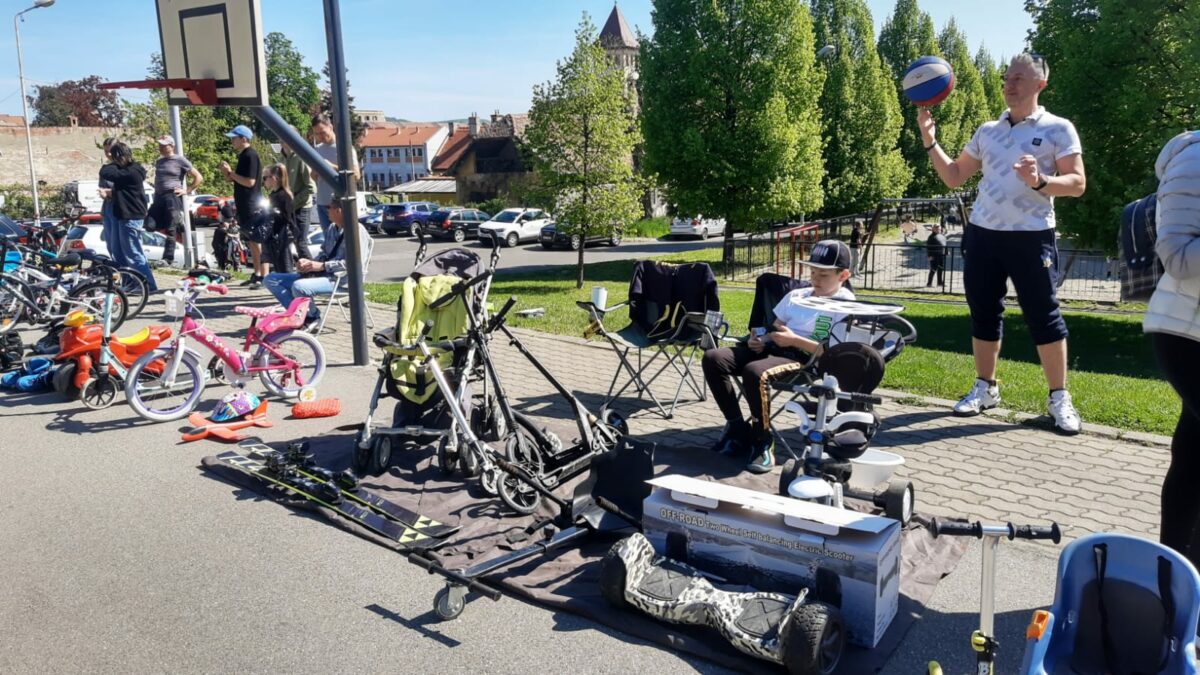 FOTO VIDEO Târg de biciclete, trotinete și haine în Parcul Tineretului - Copiii, cei mai entuziasmați