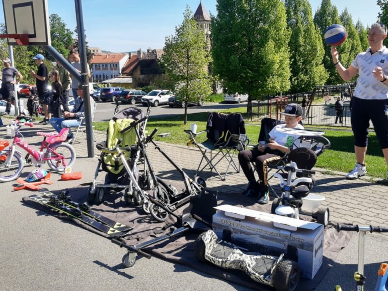 FOTO VIDEO Târg de biciclete, trotinete și haine în Parcul Tineretului - Copiii, cei mai entuziasmați