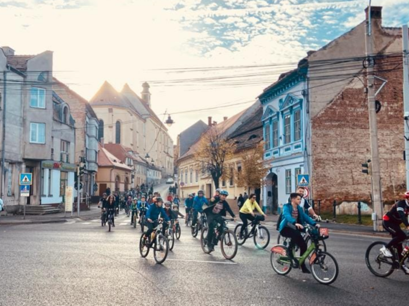 Tur cu bicicletele prin Sibiu - Urban Bike Revolution dă startul sezonului velo