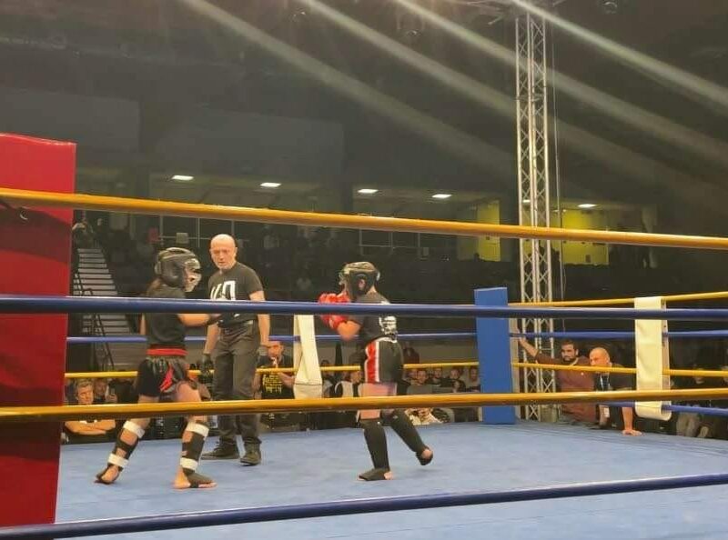 aproape 200 de sportivi participă luni la cupa mediașului la kickboxing