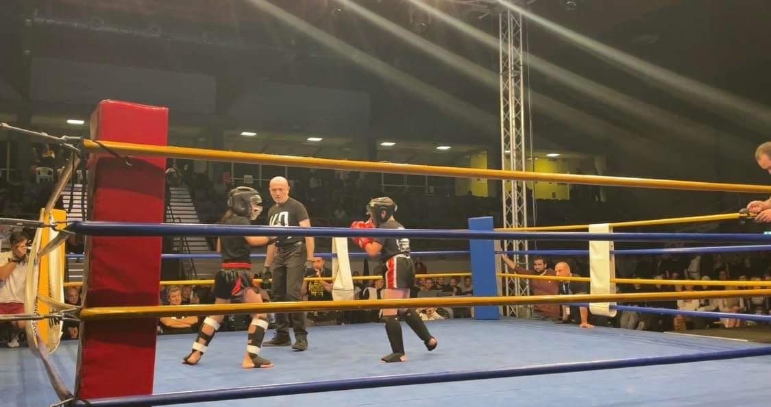 aproape 200 de sportivi participă luni la cupa mediașului la kickboxing