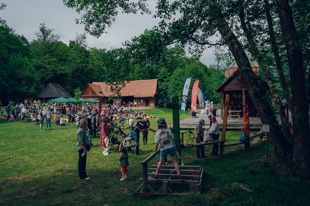 foto târgul de jucării, un adevărat succes - aproape 12.000 de vizitatori au trecut pragul evenimentului din muzeul astra