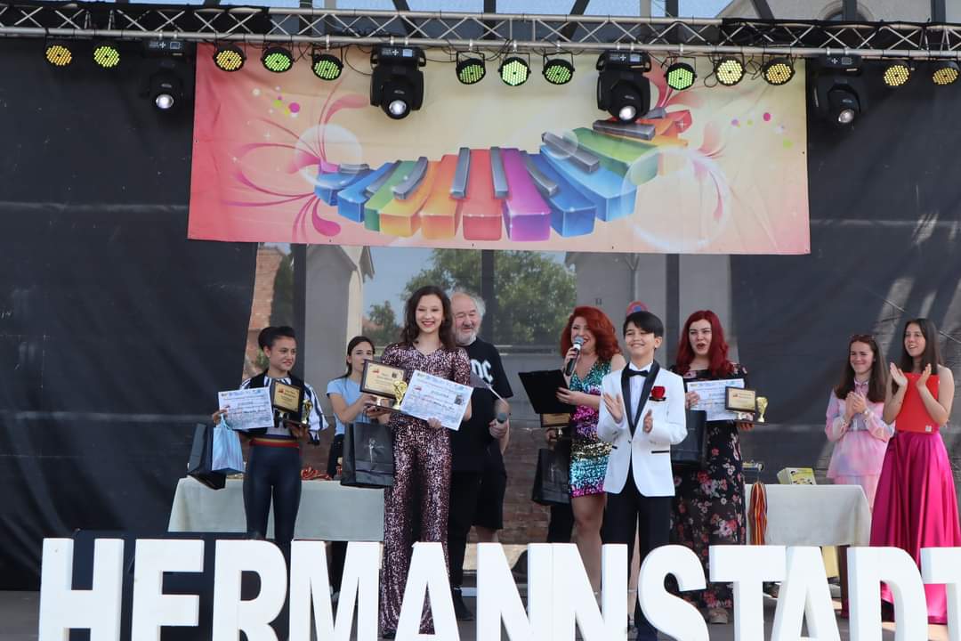 FOTO Sute de copii talentați au participat la HermannstadtFest 2023 - Mocan Paraschiva din Alămor a câștigat marele premiu